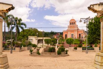 La plaza pública de Moca.