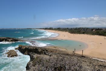 Playa La Poza del Obispo en Arecibo.