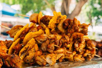 Skewers of meat and tostones known as pinchos