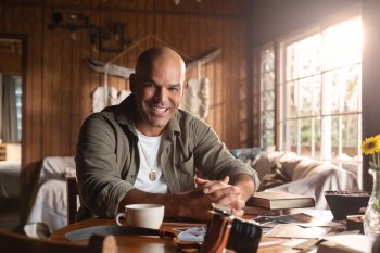 Portrait of Boricua actor Amaury Nolasco.