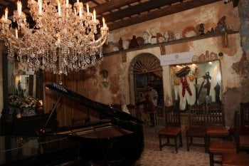 A gran piano located in Puerto Rico