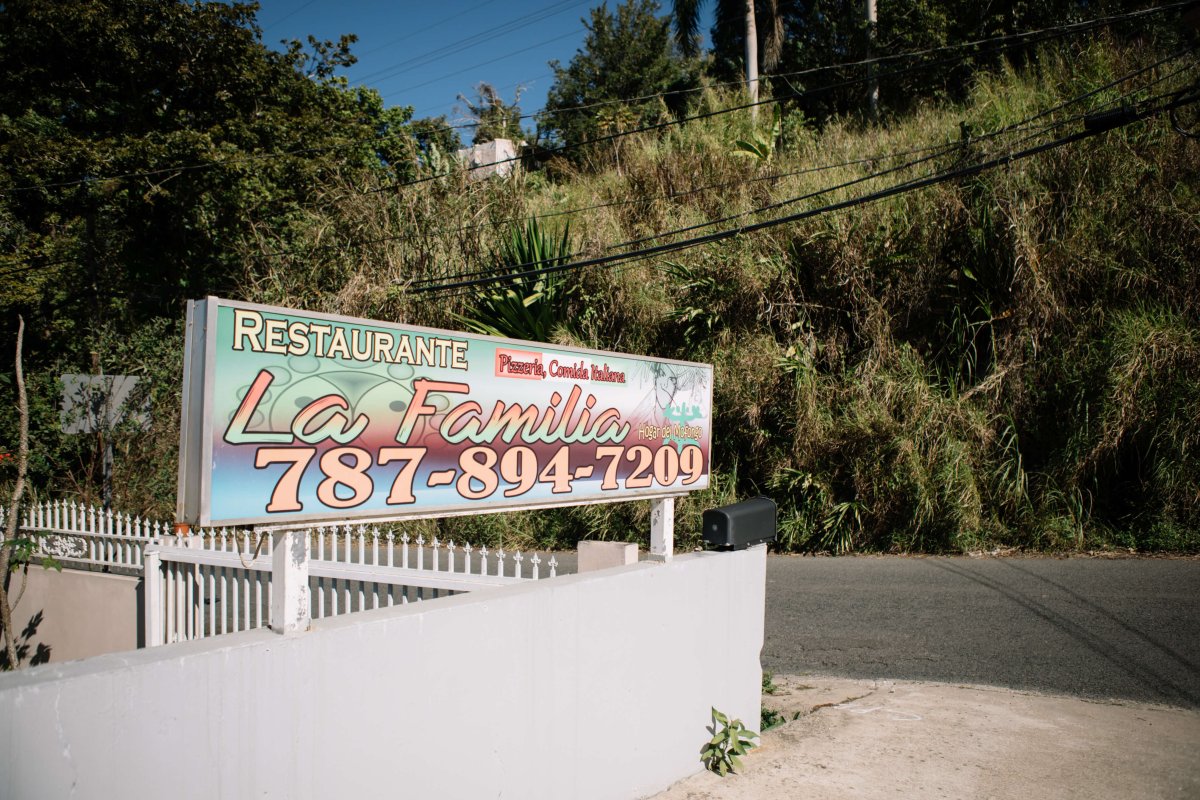 Vista exterior de La Familia en Utuado.