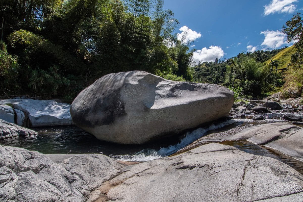 Piedra Escrita in the middle of the Rio Saliente.