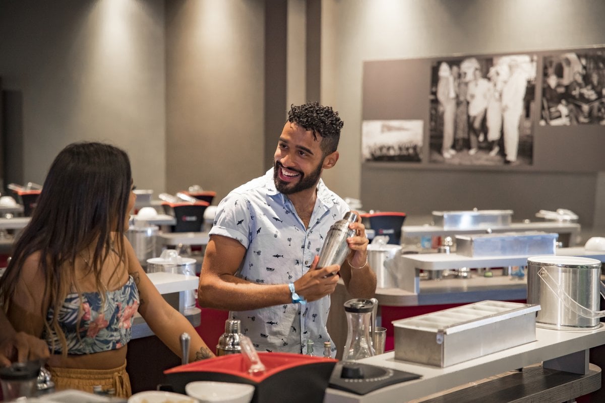 Two people enjoying a rum tasting session in Casa Bacardí.