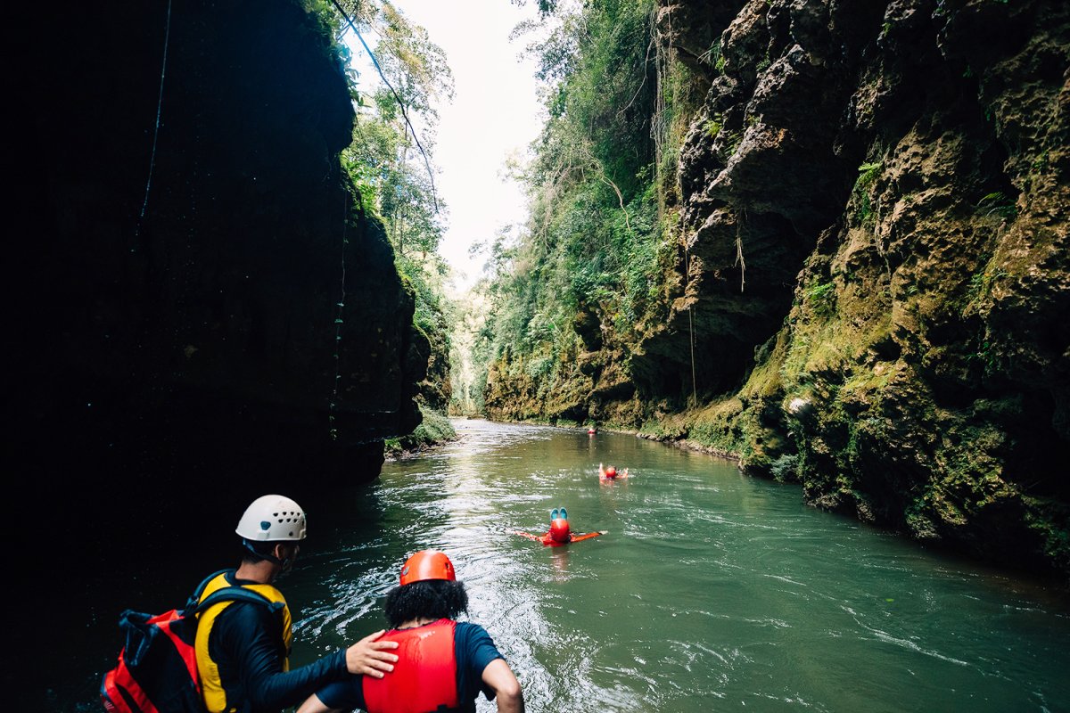 People explore the Tanamá River un Utuado