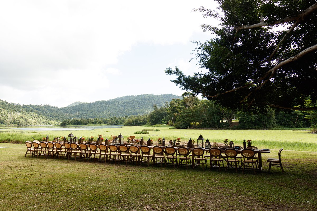 A private lake-side event in Hacienda Palo Alto, Trujillo Alto. Décor by Innovation DMC.