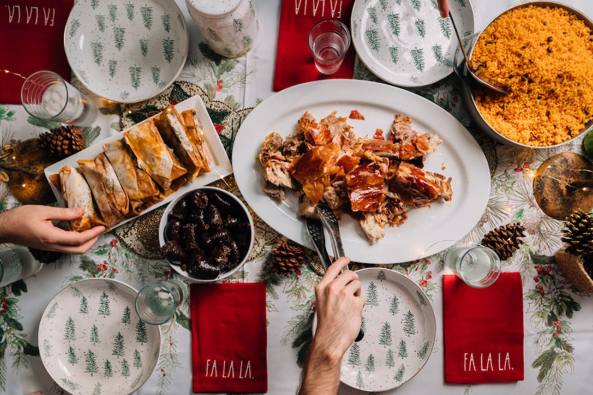 El menú navideño en Puerto Rico incluye favoritos locales como pernil, arroz con gandules, pasteles, tembleque y arroz con dulce.