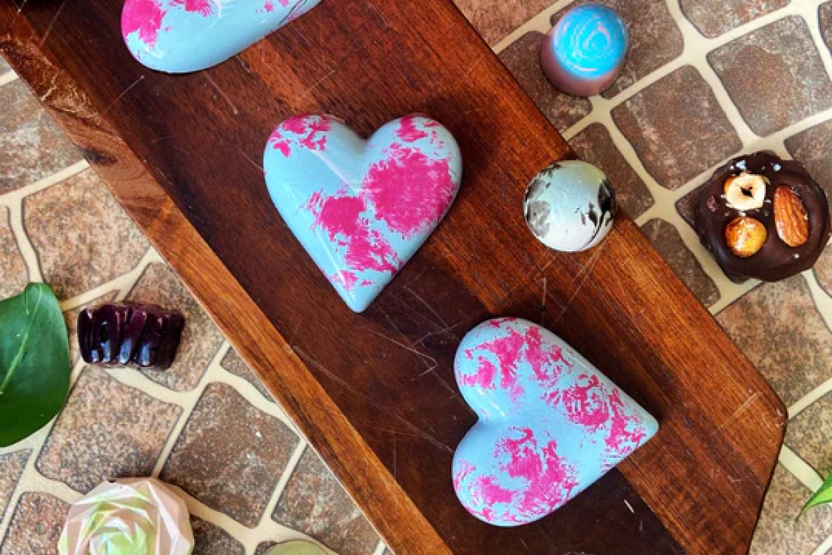 Overhead shot of a platter of handmade chocolates, in the shape of hearts, by VIDA by Yara. San Juan, Puerto Rico.