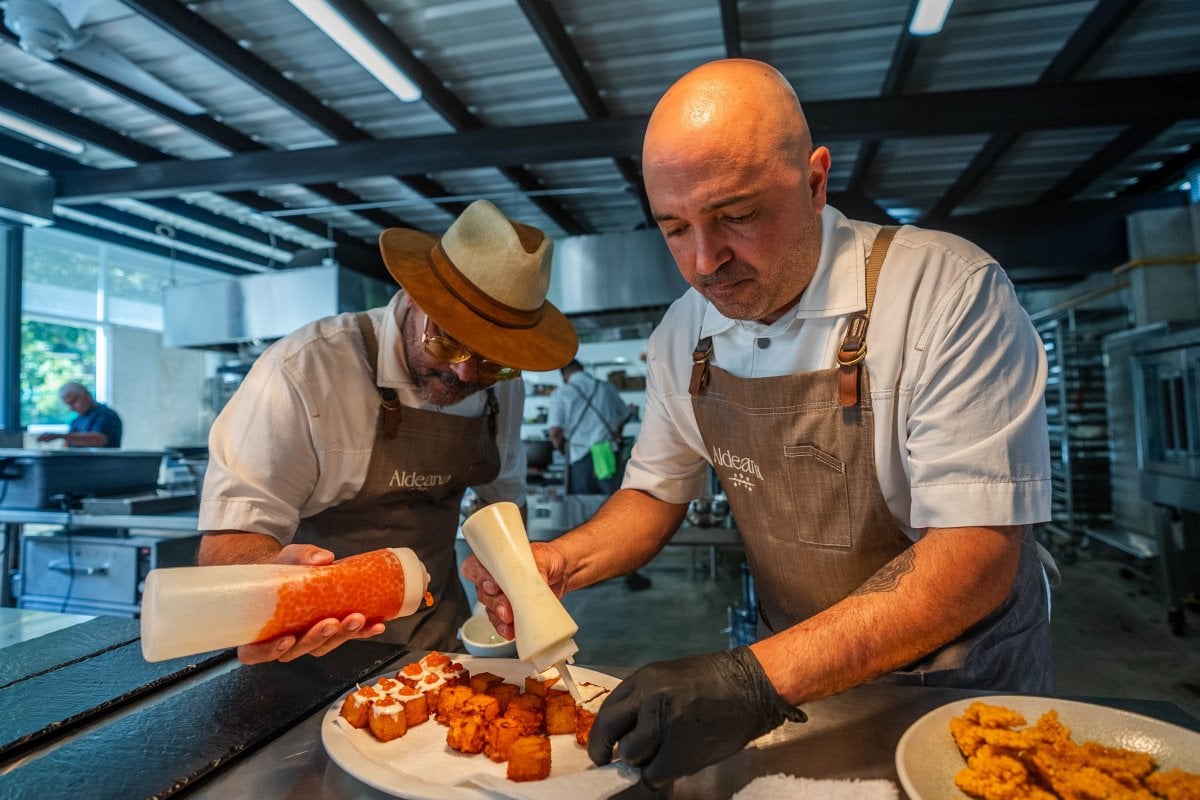 Chef Raúl Correa prepares a dish 