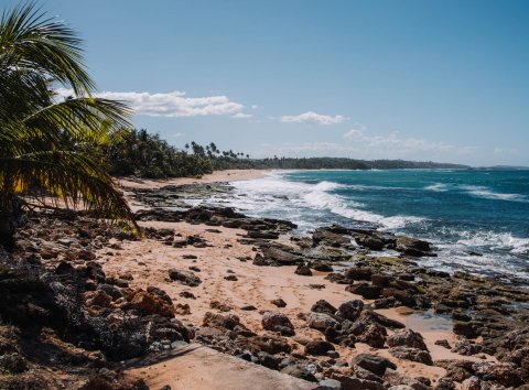 La playa de Los Tubos es conocida por sus increíbles olas tubulares.