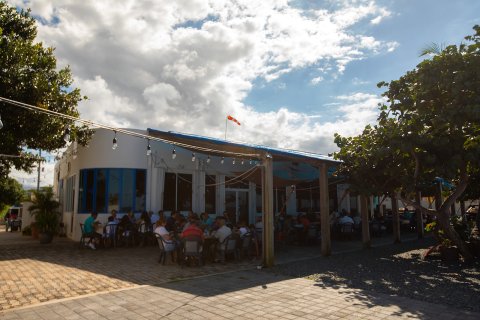 Vista exterior del restaurante Salitre en Arecibo.