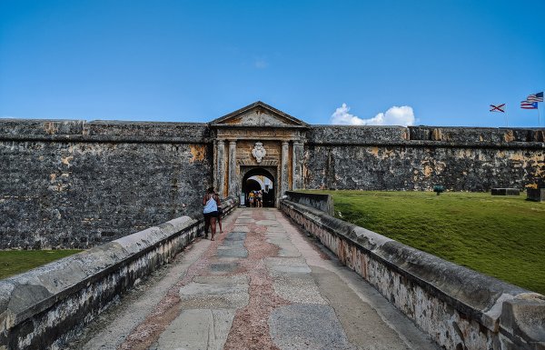 Vista frontal de El Morro en el Viejo San Juan.