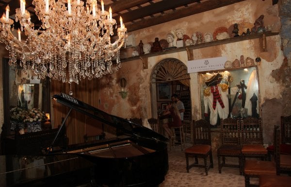 A gran piano located in Puerto Rico