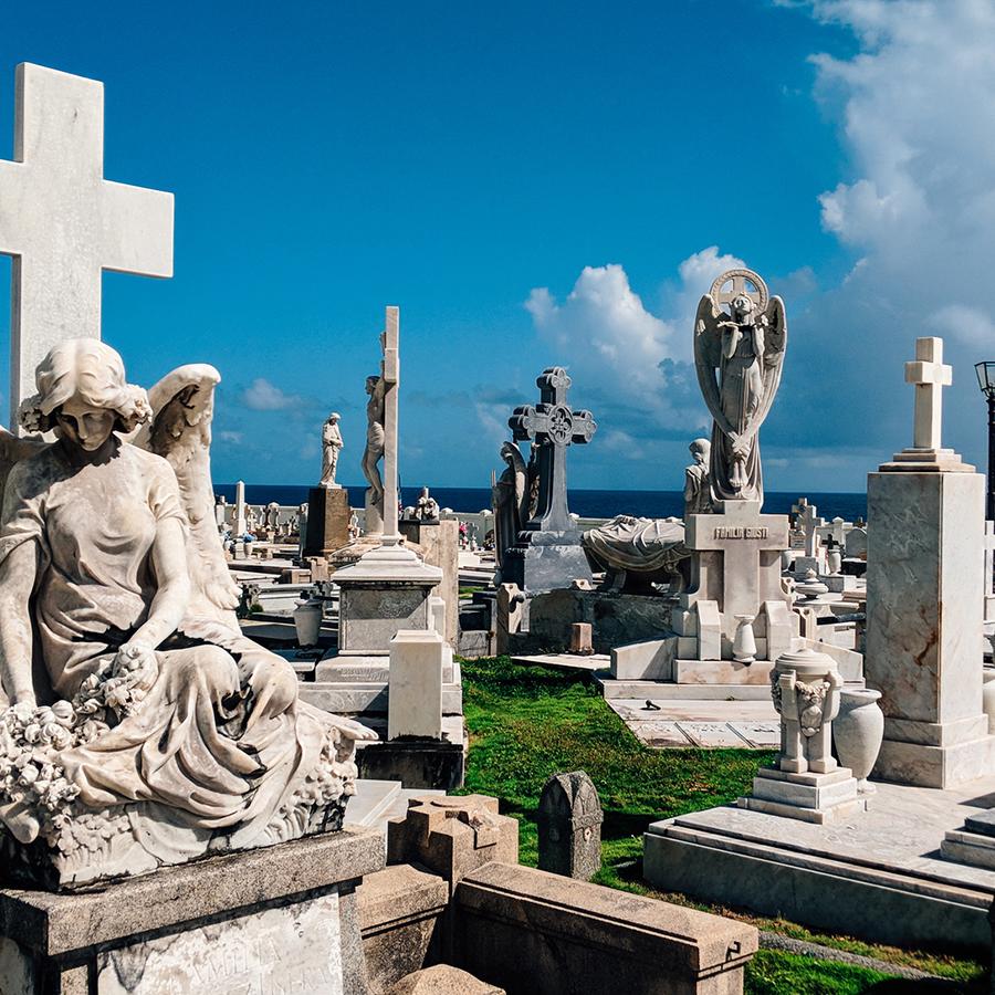 Vista del histórico Cementerio Santa María Magdalena de Pazzis en el Viejo San Juan.