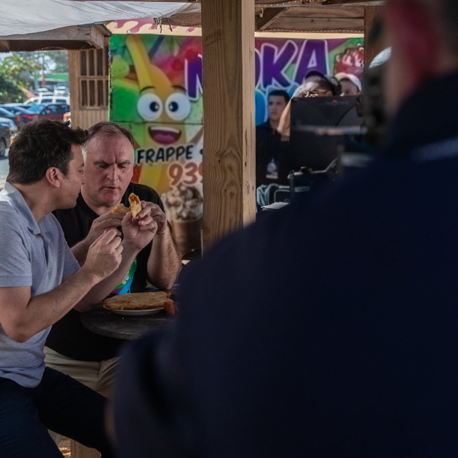 Fallon and José Andrés enjoy fritters in Piñones