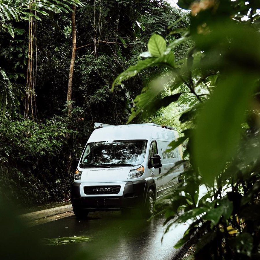 Ya sea que prefiera viajar en una camioneta privada con acceso para sillas de ruedas o con una silla de ruedas motorizada, podrá disfrutar de viajes accesibles en Puerto Rico en sus propios términos.