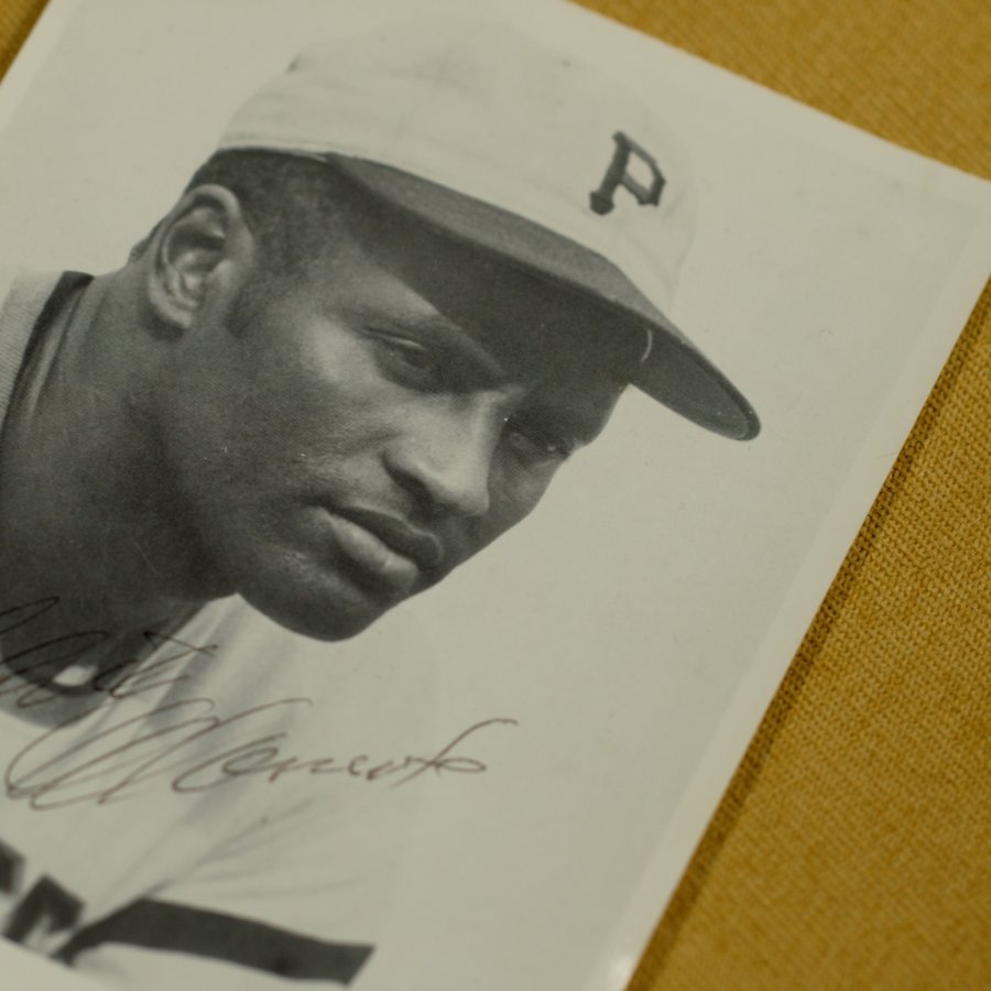 Foto firmada de Roberto Clemente.