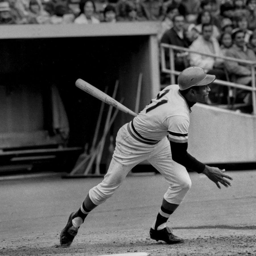 Roberto Clemente paying baseball.