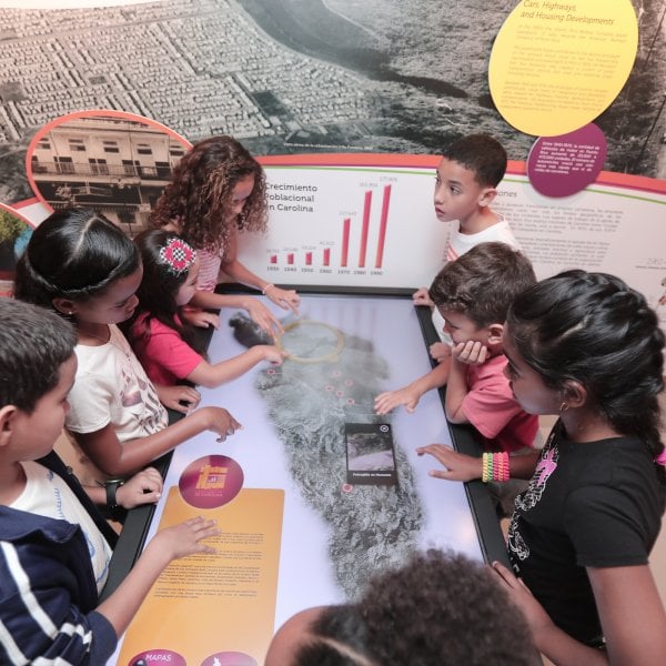 Children at Museo de Historia y Arte in Carolina