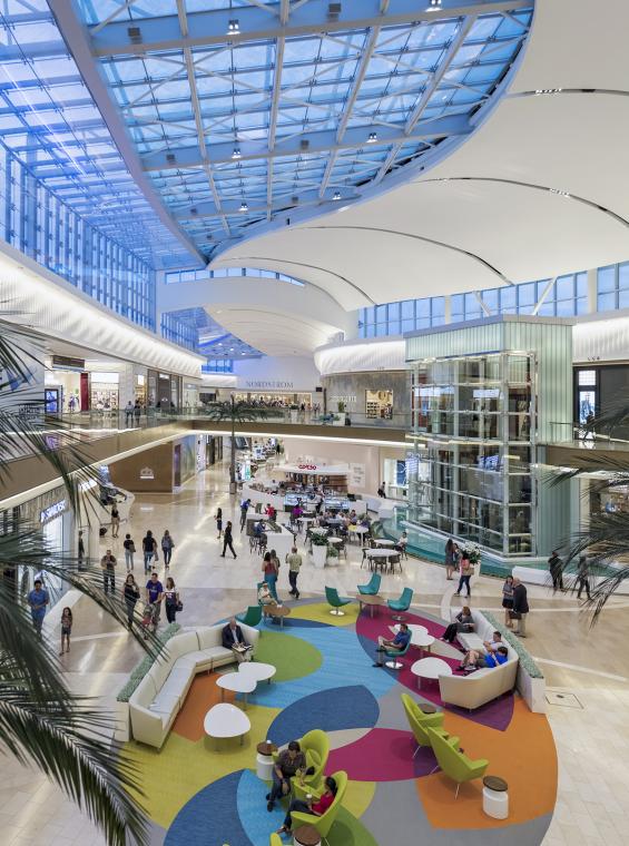 Vista interior del Mall de San Juan.