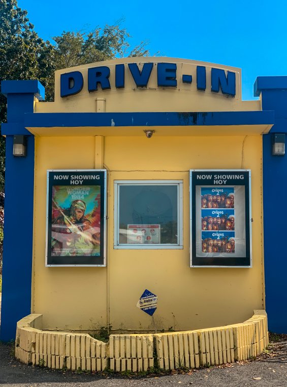 Taquilla del Auto-Cine Santana